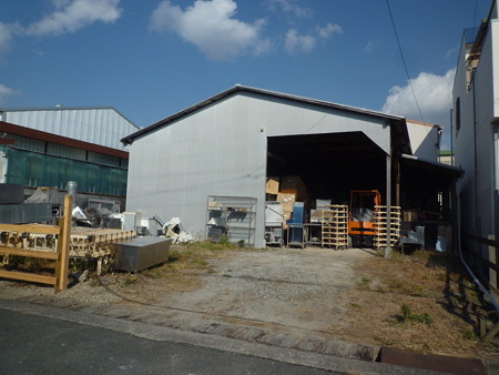 東区笠井新田町　敷地が広い貸倉庫物件！！