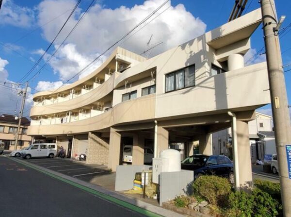 無料駐車場４台空きあり！飲食店にピッタリなスケルトン店舗！