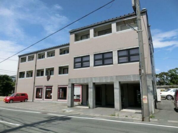 バス停 鹿谷町 停歩1分!鹿谷町にある貸事務所ビル！