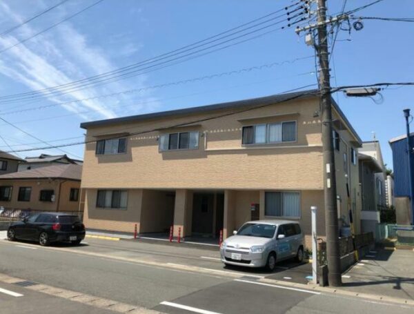即入居可！無料駐車場8台付！小松町貸寮！