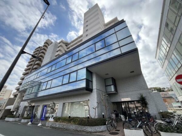 遠州病院駅から徒歩9分!車通りの多い好立地!清潔感のある綺麗な事務所物件!