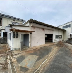 山東貸倉庫!敷地内複数台駐車可能♪